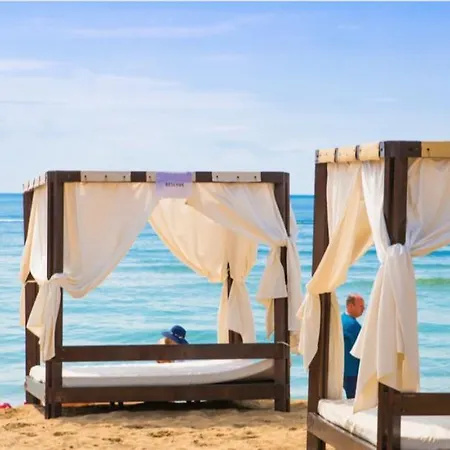 Amadeus Xv 44 Sunny Centum * ساني بيتش