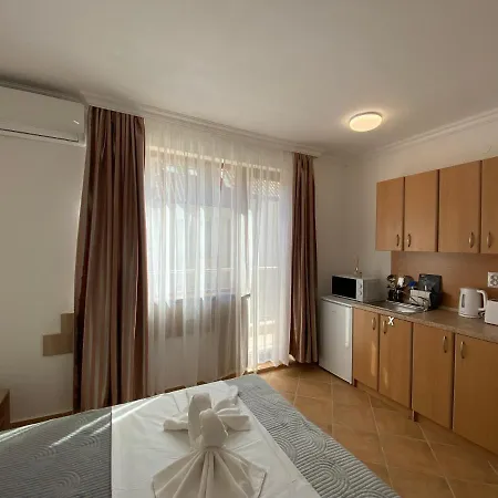 Amadeus Xv 44 Sunny Centum * ساني بيتش